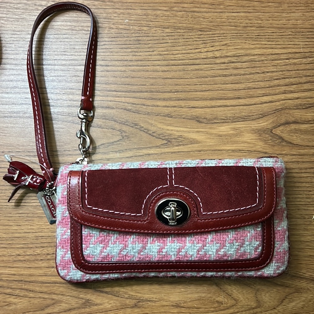 🌸Coach wristlet GORGEOUS🌸 - Picture 13 of 13